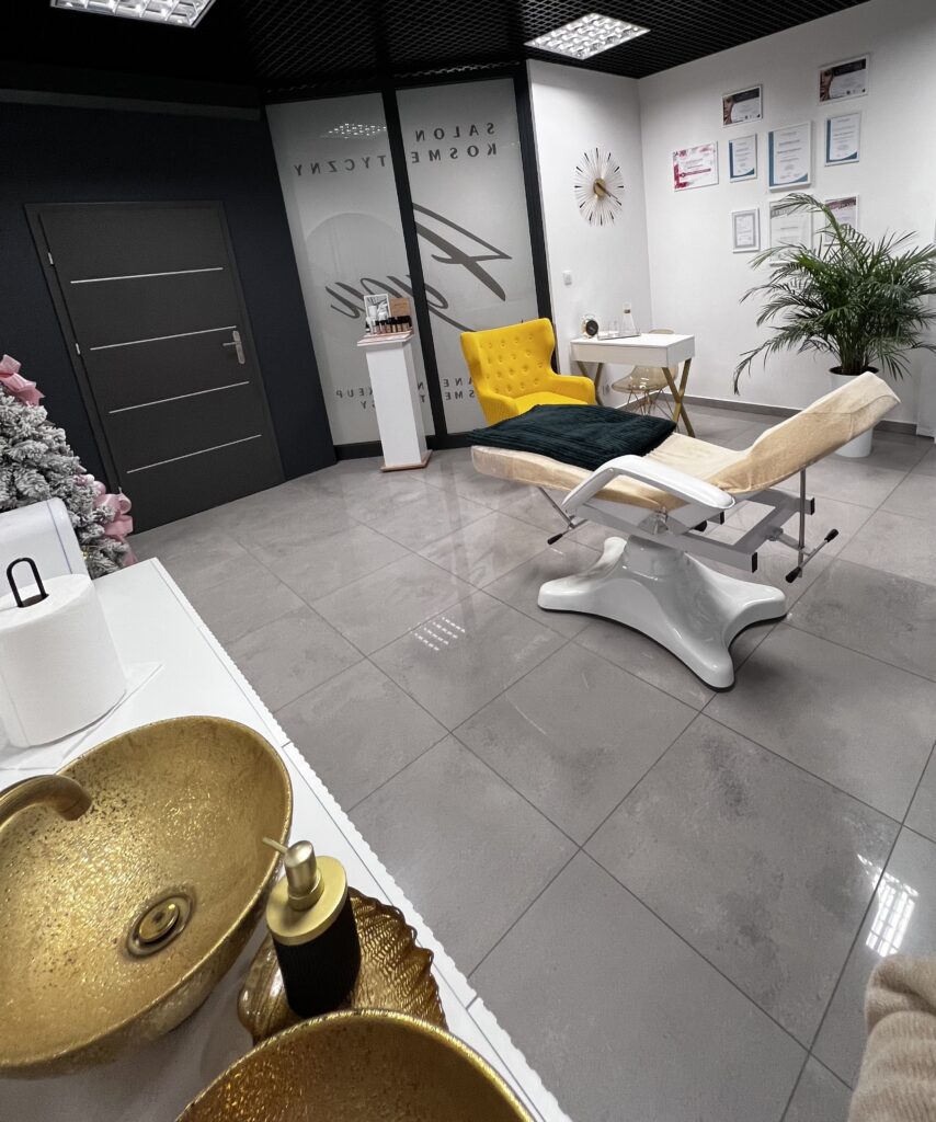 DB553033-345D-4A40-BDB1-B60CC3EF228D